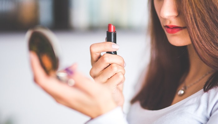 Come risparmiare su profumi e make-up scegliendo la profumeria giusta (online)